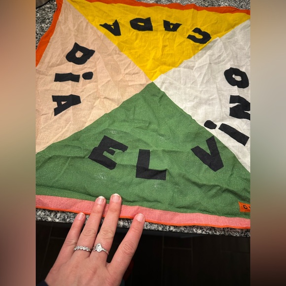 Clare V Bandana, hard to find style - Picture 4 of 4